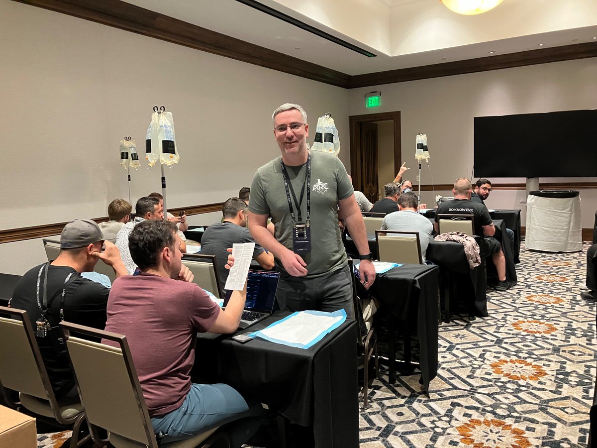 The IV recovery room at Labscon courtesy of <a href="/vtxproject/">The Vertex Project</a> and <a href="/invisig0th/">visi stark</a> 
cc: <a href="/DakotaInDC/">Dakota Cary</a> <a href="/ian_roos/">Ian Roos</a> <a href="/caseyjohnellis/">cje</a> <a href="/UliRies/">Uli 📯</a>