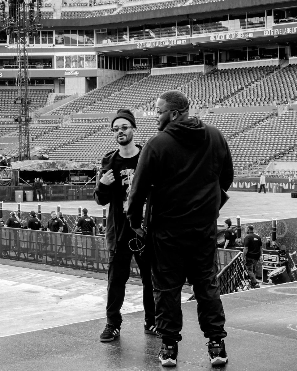 Momentz Of Proof…

W/ <a href="/StillCase/">Case Arnold</a> 
📍 <a href="/lumenfield/">Lumen Field</a>
#musicofthespheresworldtour
#inthejournalofmyjourney #openingact #ColdplaySeattle