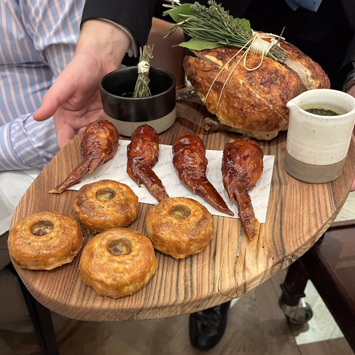 Mister_Lloyd_29's tweet image. Just a hint #beechat