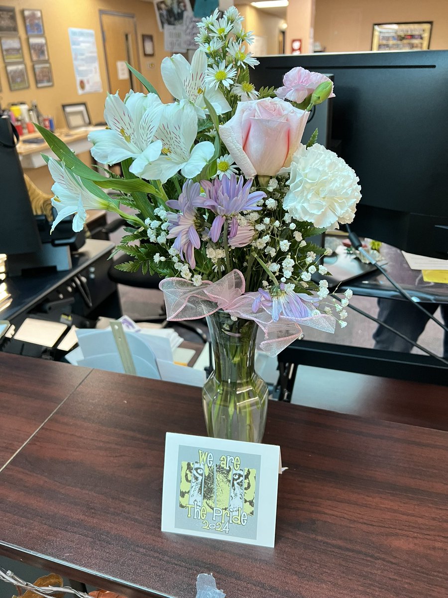 CCHS__LinkCrew's tweet photo. Some great work done by the Link Leaders in delivering the Bouquets of the Month to so many well deserving staff and support members of our building.   Nothing better than showing others how much they are appreciated!  @BoomerangPrjct https://t.co/U8IYvn8PM3