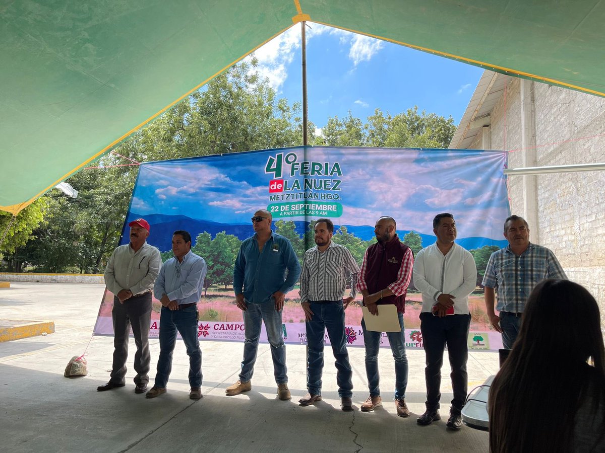 GlezNapoleon's tweet photo. Agradezco a mi equipo de trabajo, la disposición por apoyar y acompañar a las y los productores, en #Metztitlan se llevo a cabo la 4ta feria de la nuez, con la participación de diferentes expositores del estado, además de la demostración del uso de tecnologías aplicadas al campo. https://t.co/8NDBkE3pZA