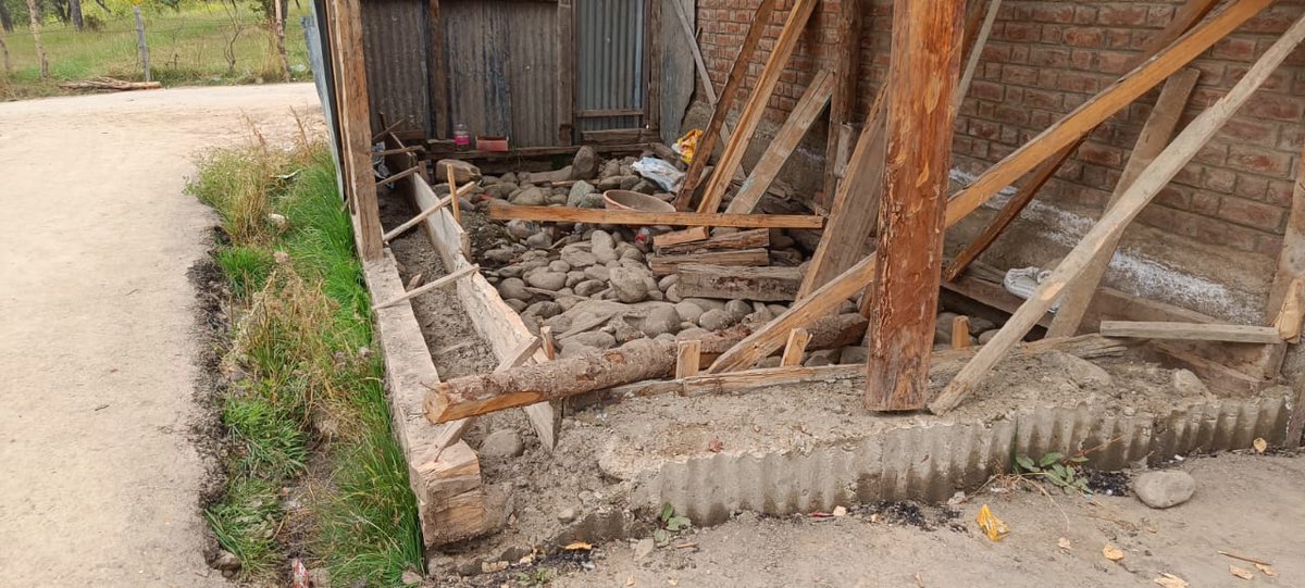 RisingKashmir's tweet photo. 4 #teachers suspended in #Pulwama for #resorting to #violence
Reports @javidsofii
@dsekofficial @DicPulwama
@DicPulwama @ssppul
https://t.co/4A91a50NEy https://t.co/wh08ULIZTF
