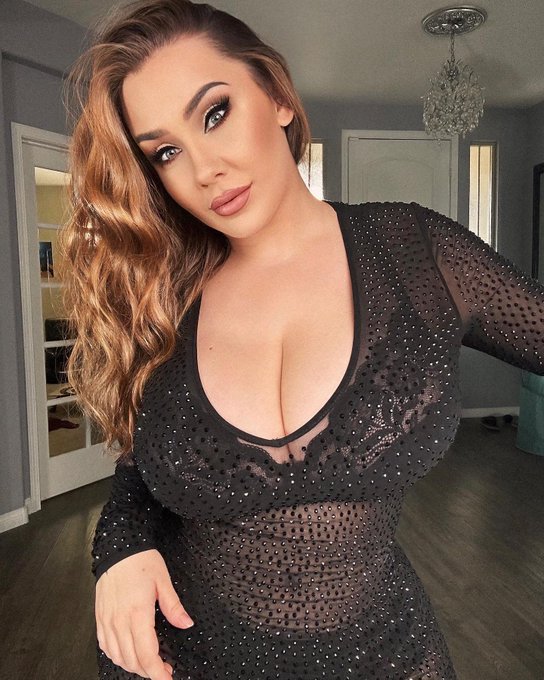 Date night outfit ready, but no date! 🙄 retweet if you&rsquo;d take me out on a date! https://t.co/NhgfpCs