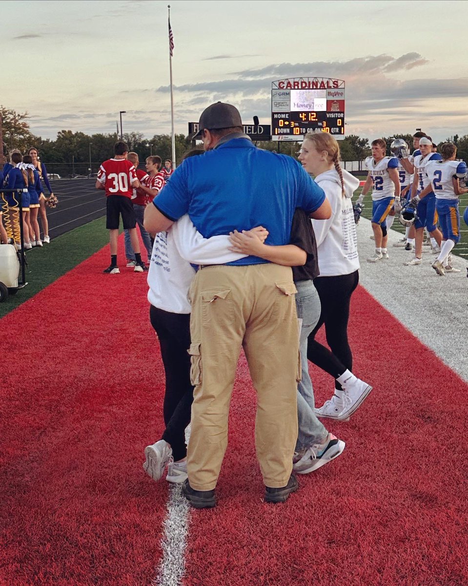 mollydicesare's tweet image. Family Tradition 💙💛🏈 #GoBlueDevils #MSTM #NationalAnthem #Coach #Manager #FatherDaughterFootballBonding