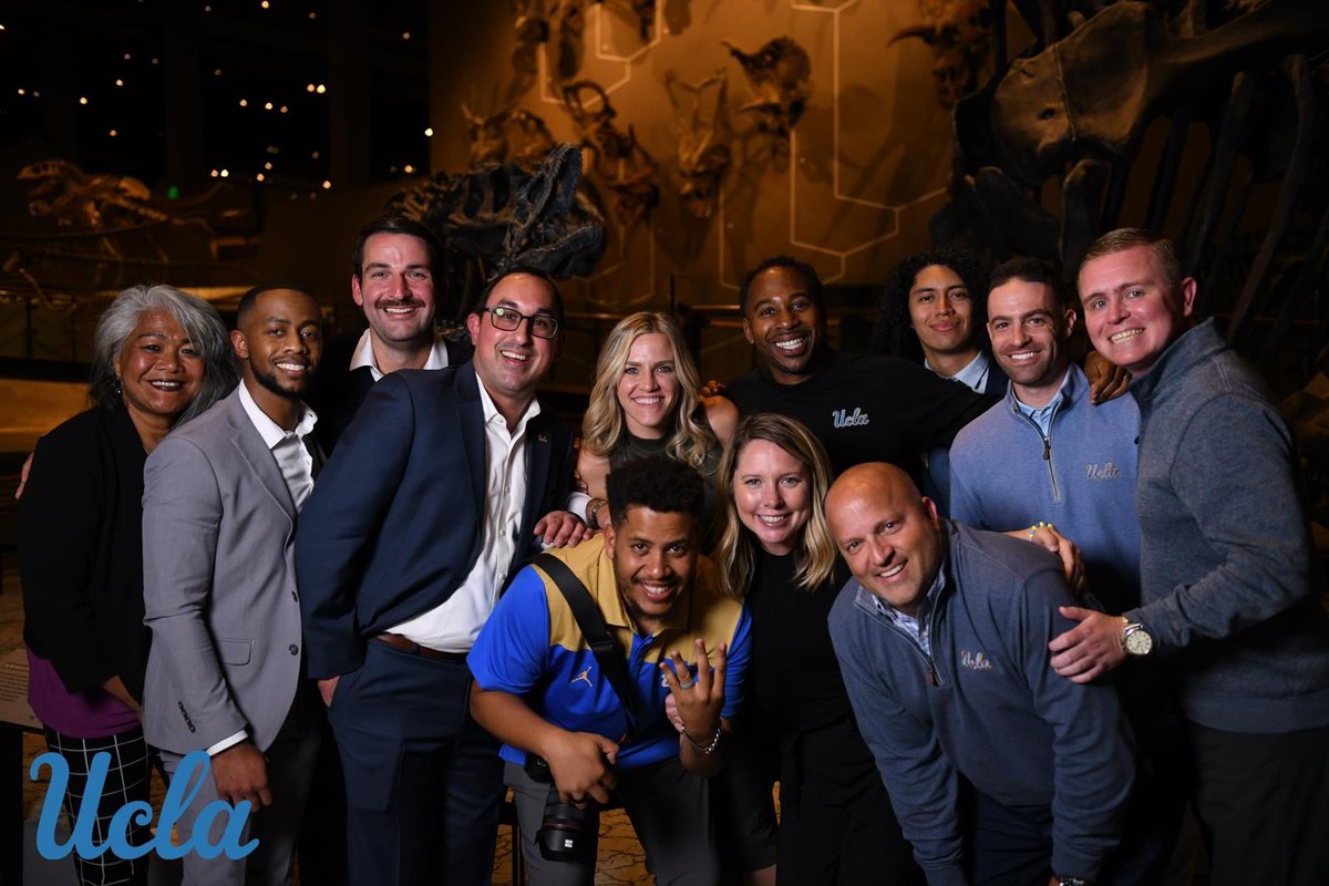 evangates's tweet image. A great time was had tonight as part of our annual @WoodenFund Donor Trip!  Now to beat the Utes tomorrow!