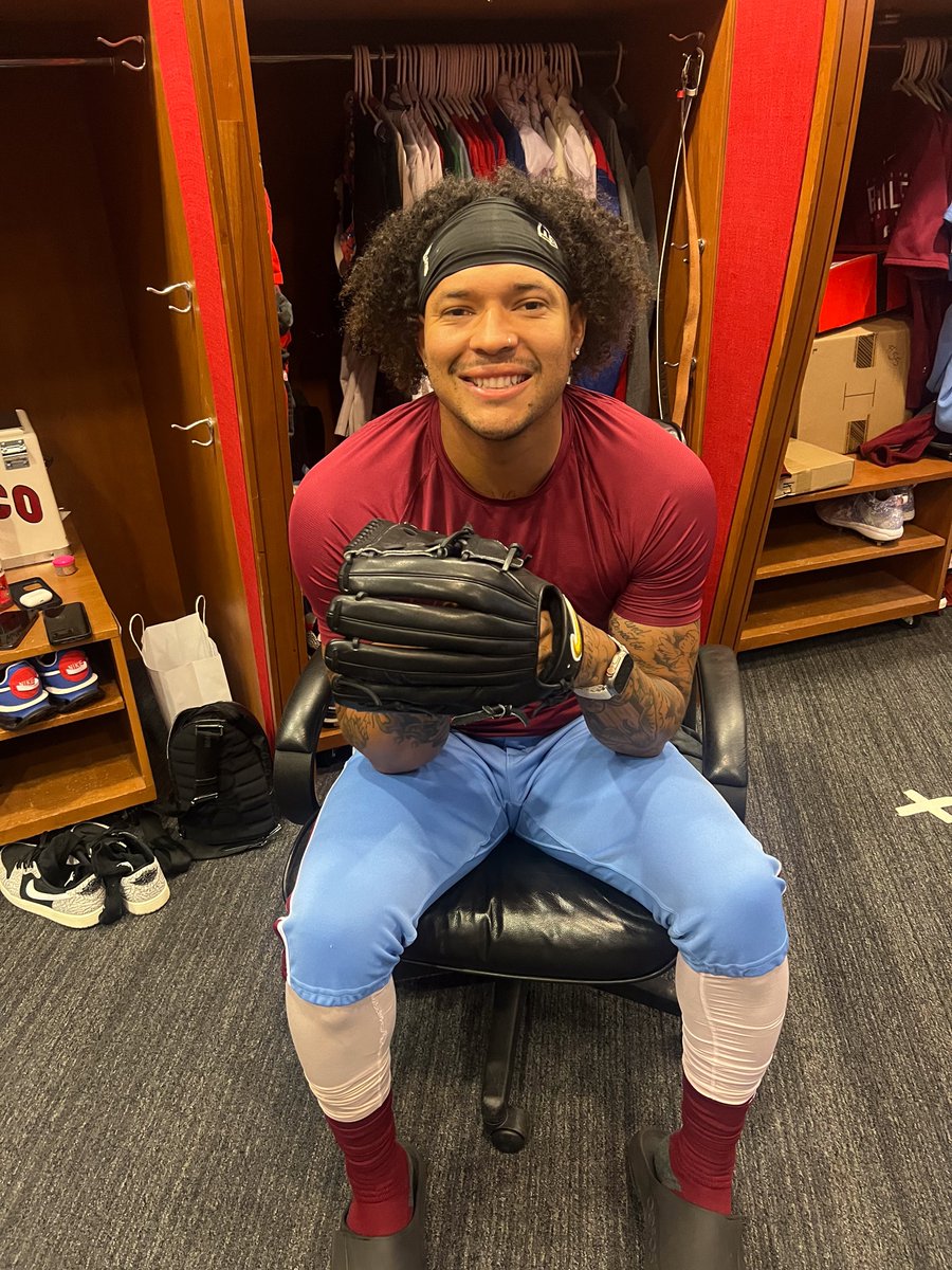 Kicking off Fan Appreciation Day a little early and helping @tai_walker gift you something special straight out of his locker! RT for a chance to win one of his gloves! He even signed it for you ☺️