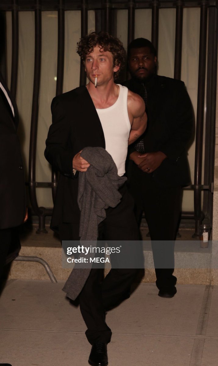 jeremy allen white updates tweet media