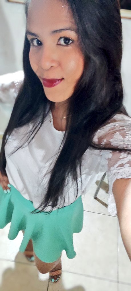 Puede una mujer de 38 años usar falda?  Que tal me veo?