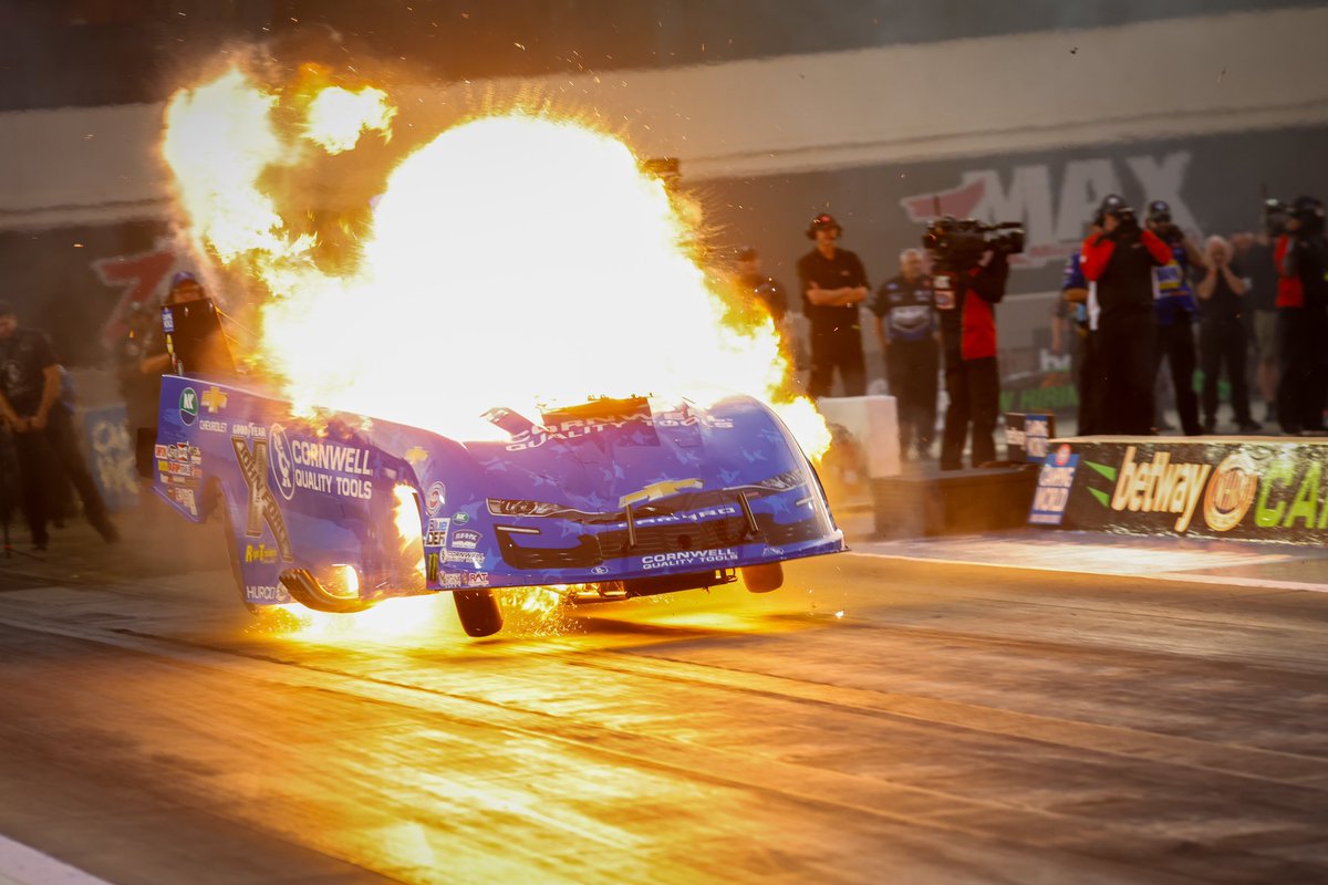 𝐁𝐎𝐎𝐌‼️💥 @roberthight7000 

@JFR_Racing | @NHRA | #CarolinaNats