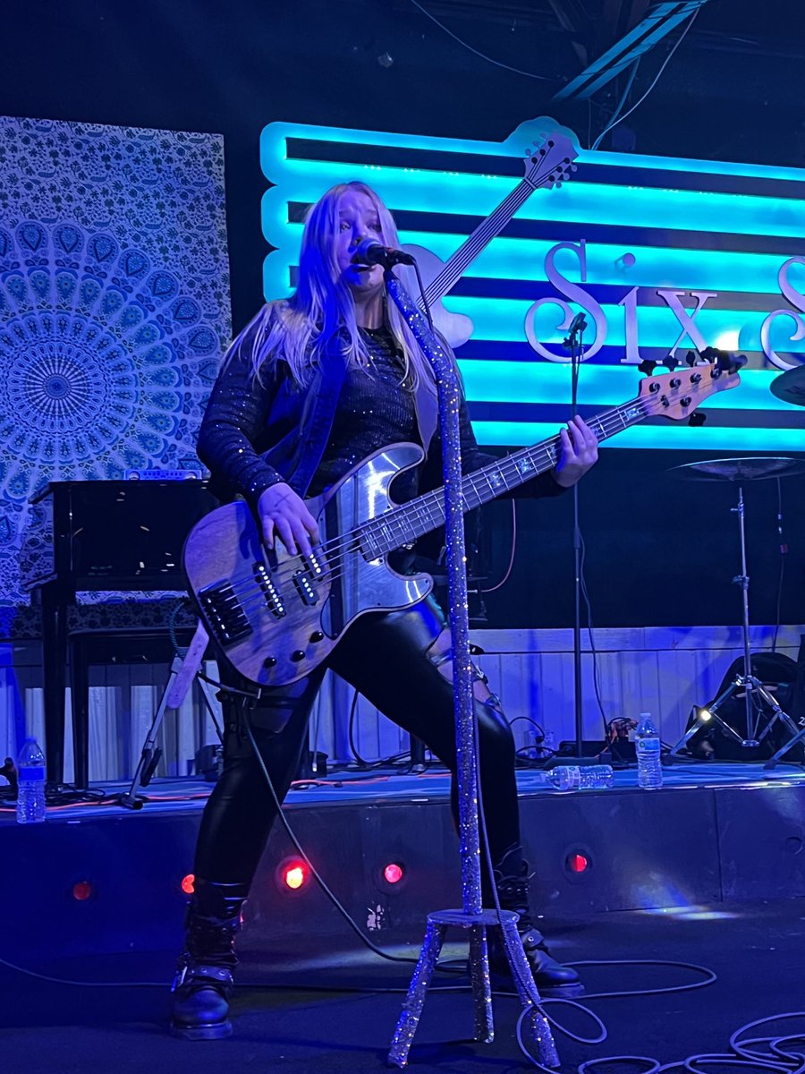 pachyrhizodus's tweet image. Super happy my friends ⁦@abbykrocks⁩ ⁦@theshreddite⁩ were able to play our young rocker’s benefit show in Texas last Saturday. This band won over a lot of the room, including my youngest daughter &amp;amp; the crew she had with her. Fun, bright, energetic. Ya gotta love ‘em!