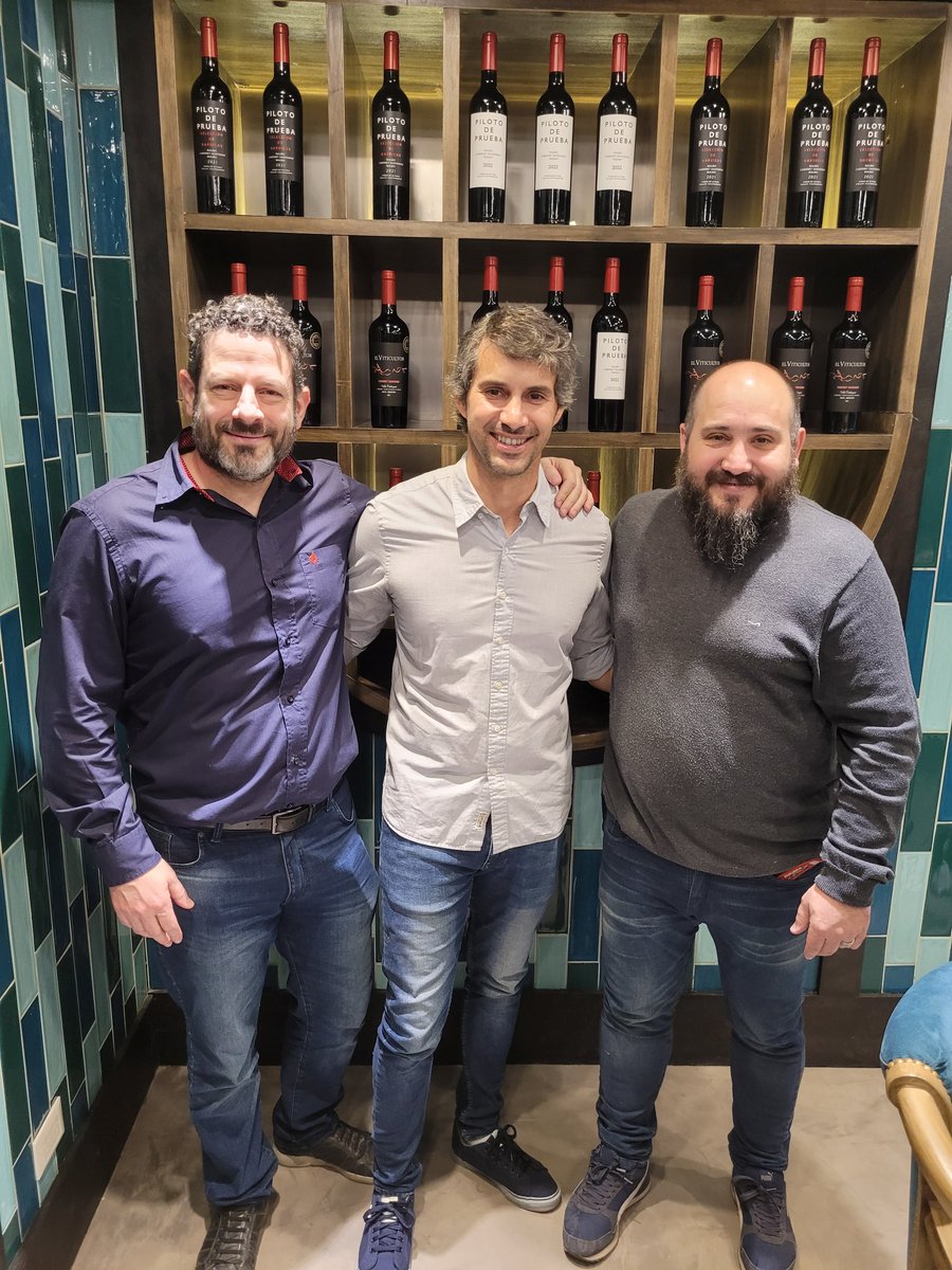 Visita de <a href="/elviticultor/">Daniel Guillen</a> a <a href="/La_Vinicola/">La Vinicola</a> 
Viernes de festival de vino norteño