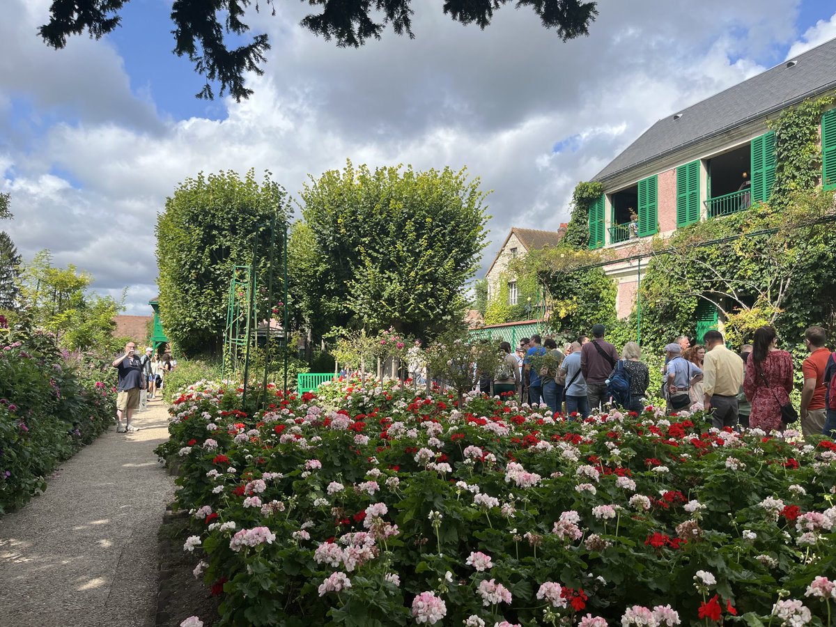 PriorRichard's tweet photo. Amazing place but find the right time ie out of season…..Monet’s place https://t.co/t8mpdNje4X