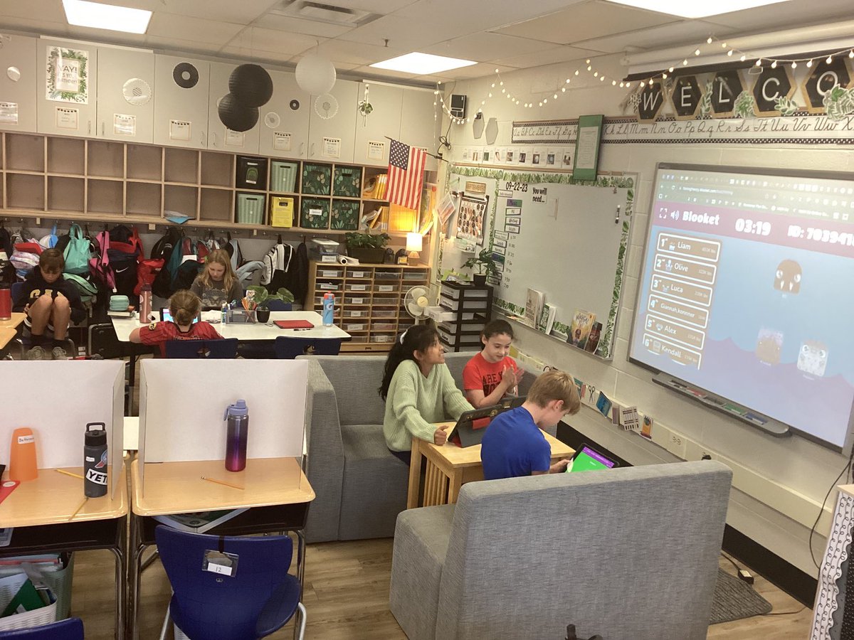 TinaReckampBMS's tweet photo. Reckamp’s Fun Friday tradition continues @HoughStreet220 #BSD220 https://t.co/Z1fh4HnTiH