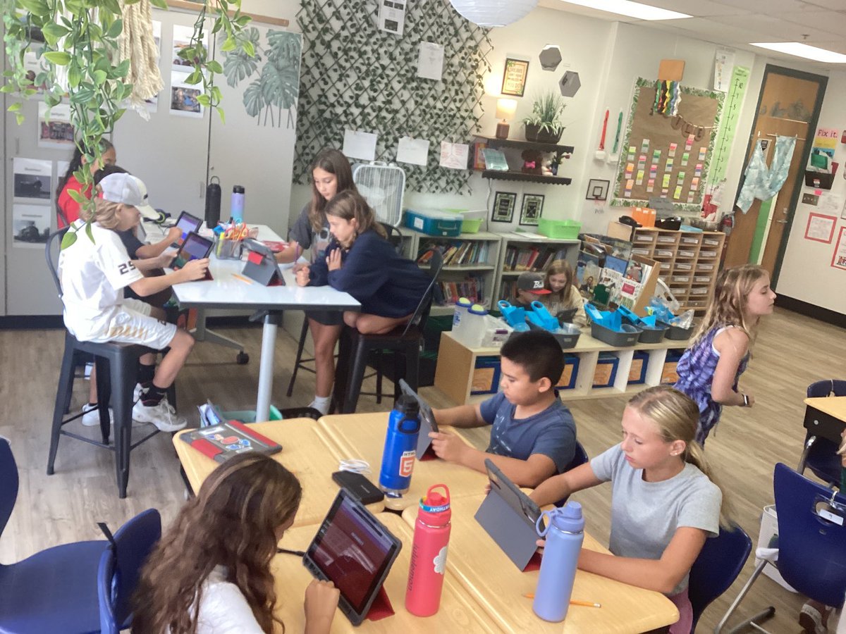 TinaReckampBMS's tweet photo. Reckamp’s Fun Friday tradition continues @HoughStreet220 #BSD220 https://t.co/Z1fh4HnTiH