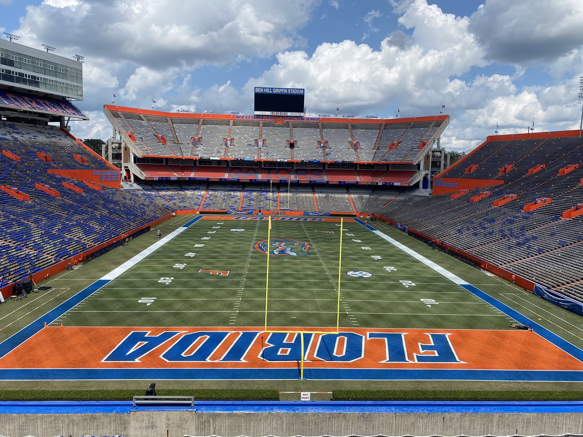 SwampUF's tweet photo. LOUD!!!!!!
-The Swamp- https://t.co/rhRfoygmYR