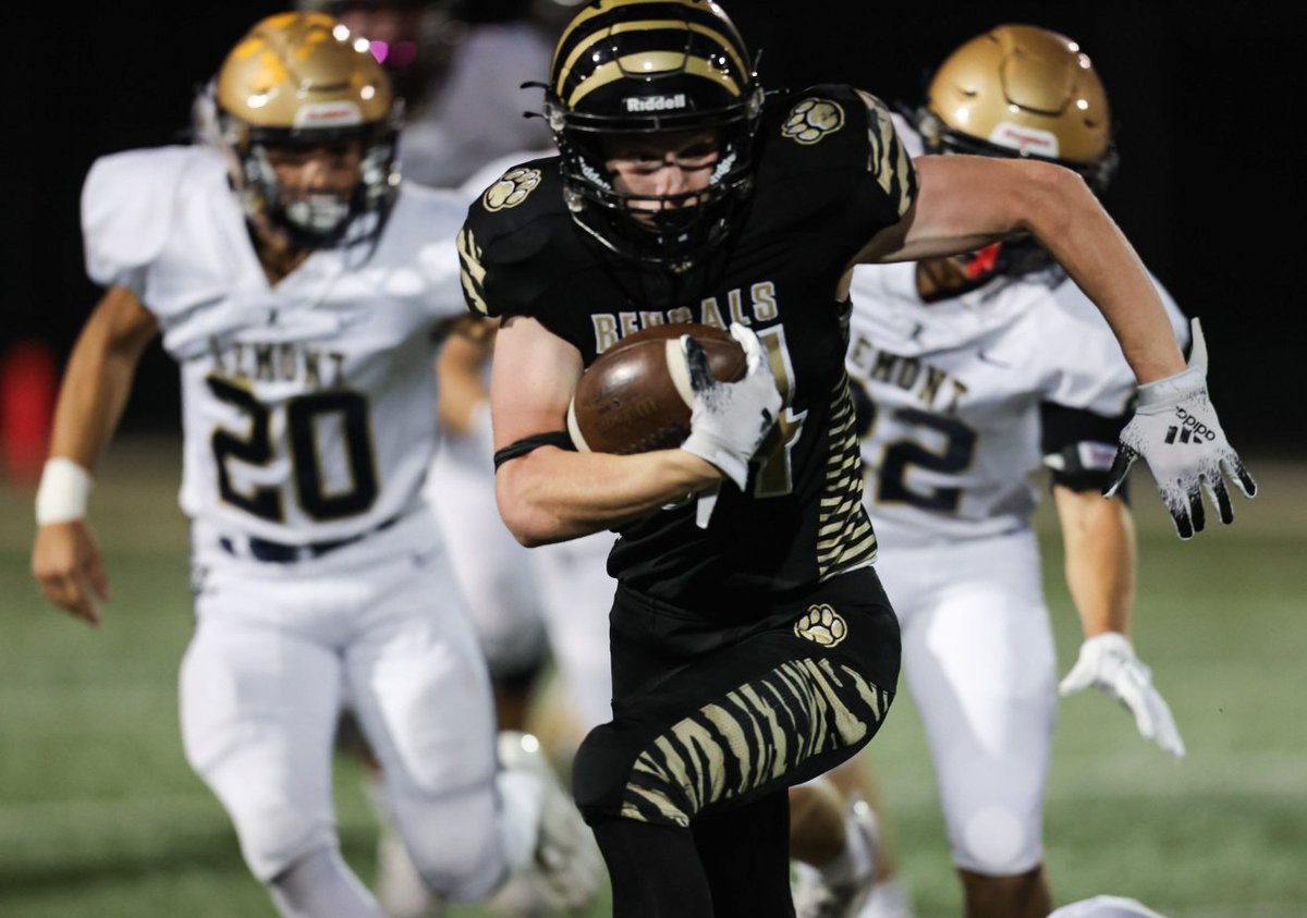VincentDJohnson's tweet photo. Tonight I'm covering #Lemont at #OakForest for the @DailySouthtown / @SouthtownSports. Lemont up 31-6 at half. @OakForestFootb1 @lemont_football https://t.co/YOzo4hdCMw