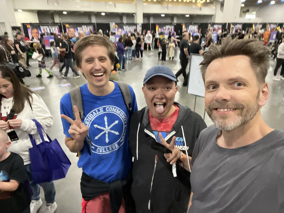 Yoshi_Boiii's tweet photo. Hubby and I finally met the one and only Jeffery Winger! #Community #6SeasonsAndAMovie #Communies https://t.co/N77f7FjlPq