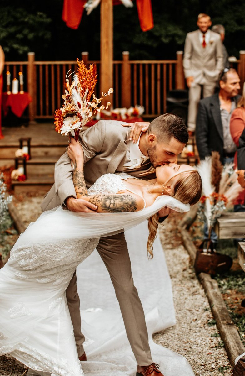 kylee_evans_'s tweet image. I married my best friend last Saturday 🤍 09.16.2023