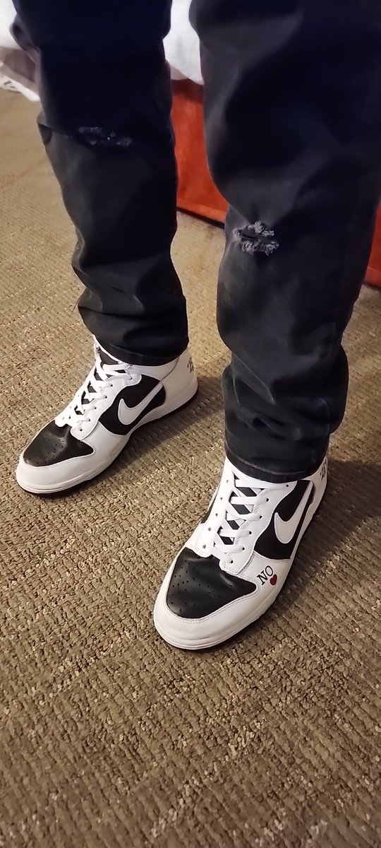 mnilo13's tweet photo. @SnkrsStock Supreme https://t.co/xIs8TYWkNZ