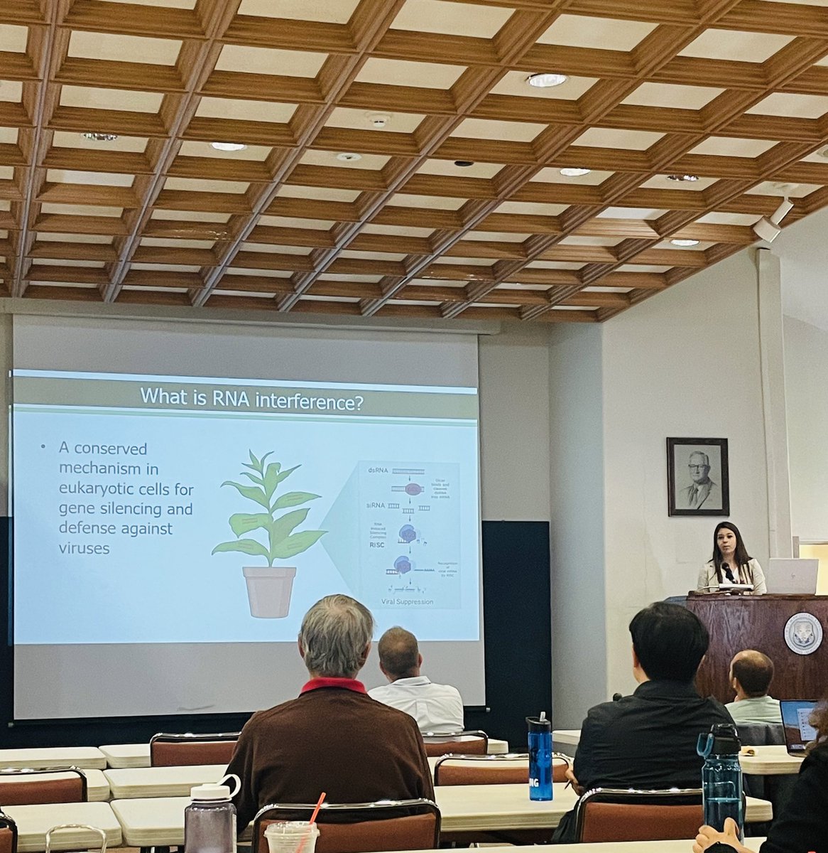 Juliana Milagres <a href="/julianaassm/">Juliana Milagres</a> @daSilvaLab1 presented her research on application of exogenous dsRNA for the control of potato virus @CAES Postdoctoral Symposium. Great job 👏