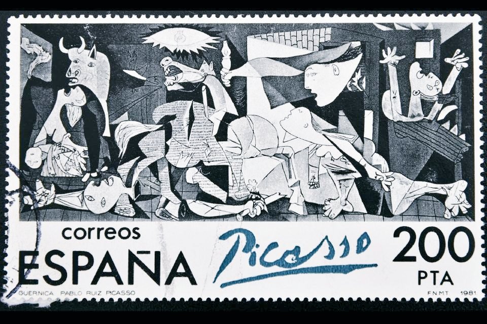 Cuando el Guernica llegó a España @correos hizo un sello conmemorativo 🎉

Ya estaba repartido en los estancos cuando saltaron todas las alarmas 🚨

Habían usado una falsificación que lleva años colándose en libros, catálogos y pósters 🫣

Pero lo dejaron 👇

🧵"El Guernica fake"