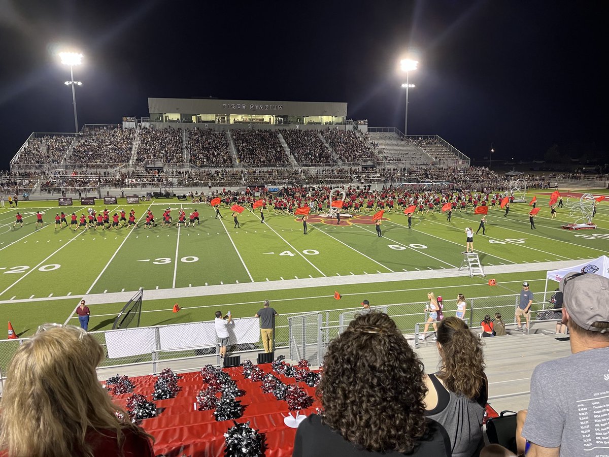 #FridayNightLights with ⁦<a href="/BowieBand/">Bands of Bowie</a>⁩