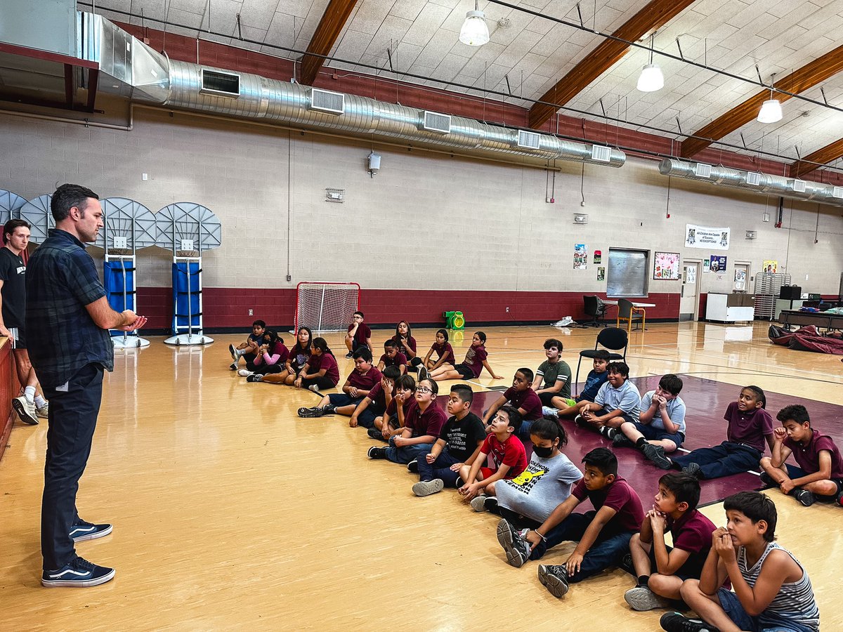 Kicking off our first season of Los Howlitos, a learn to play street hockey program featuring inspiring guest speakers sharing their journey with these students!