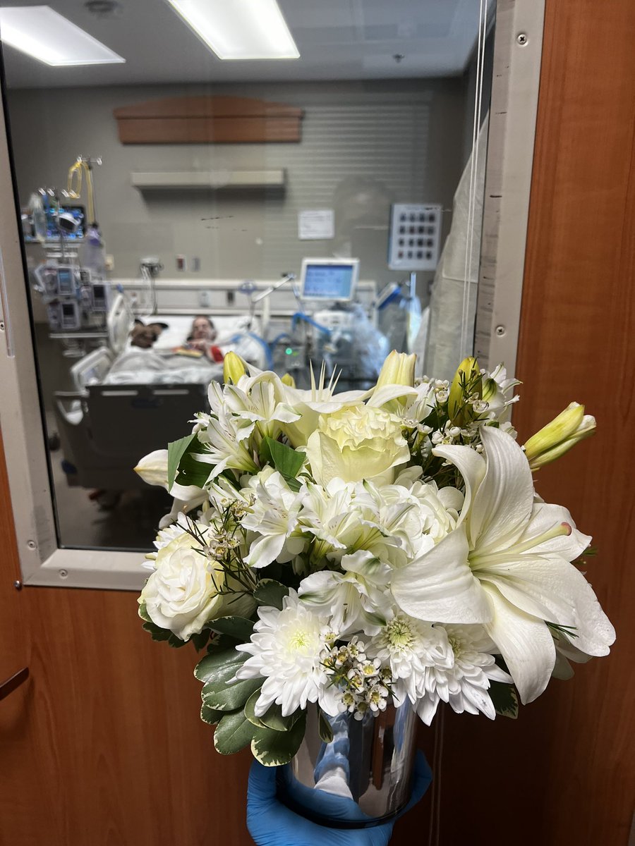 Big thanks to the amazing @chipgaines and @joannagaines for the gorgeous #flowers they sent me to the #hospital 💐 Your friendship and kindness mean so much!! My first #getwell delivery 😍