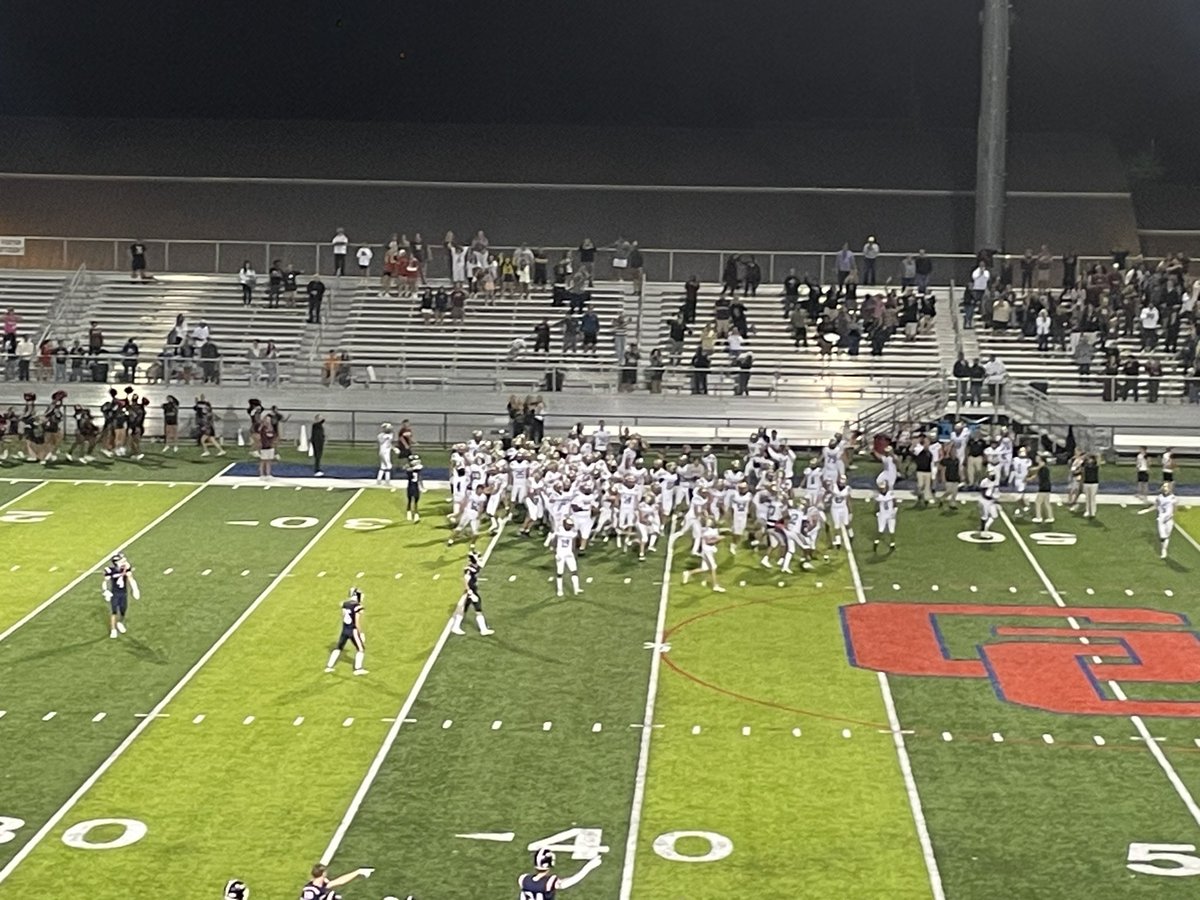 EAGLES WIN!! 25-24!! That’s how you #FINISH boys!! Yessir!!!! <a href="/napls_athletics/">New Albany Athletics</a>