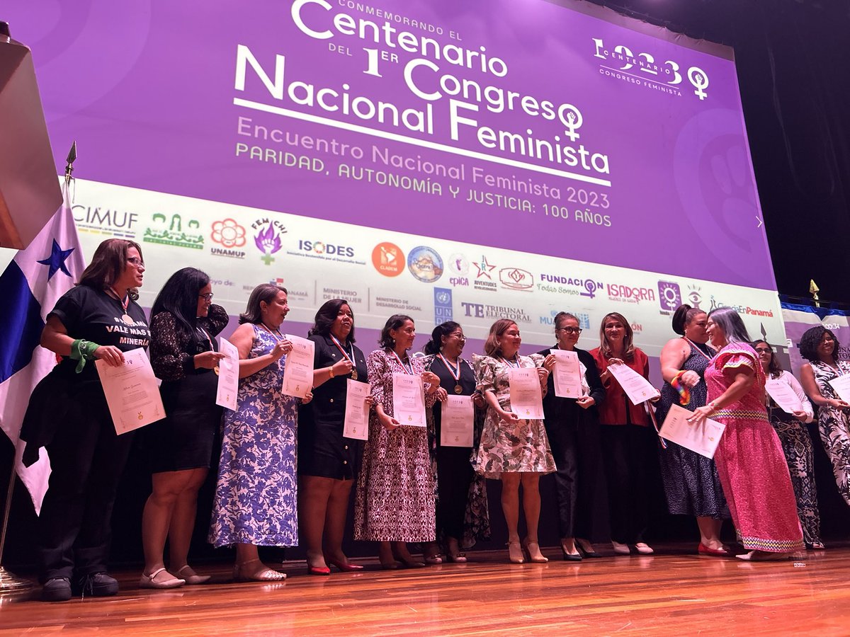 MaribelGordonC_'s tweet photo. Hoy en conmemoración del 1er Centenario del Congreso Feminista Nacional, he sido homenajeada como mujer destacada. Además, hemos escuchado parte de la Historia de la Lucha de las Mujeres en Panamá. https://t.co/tlZe0DEkxE