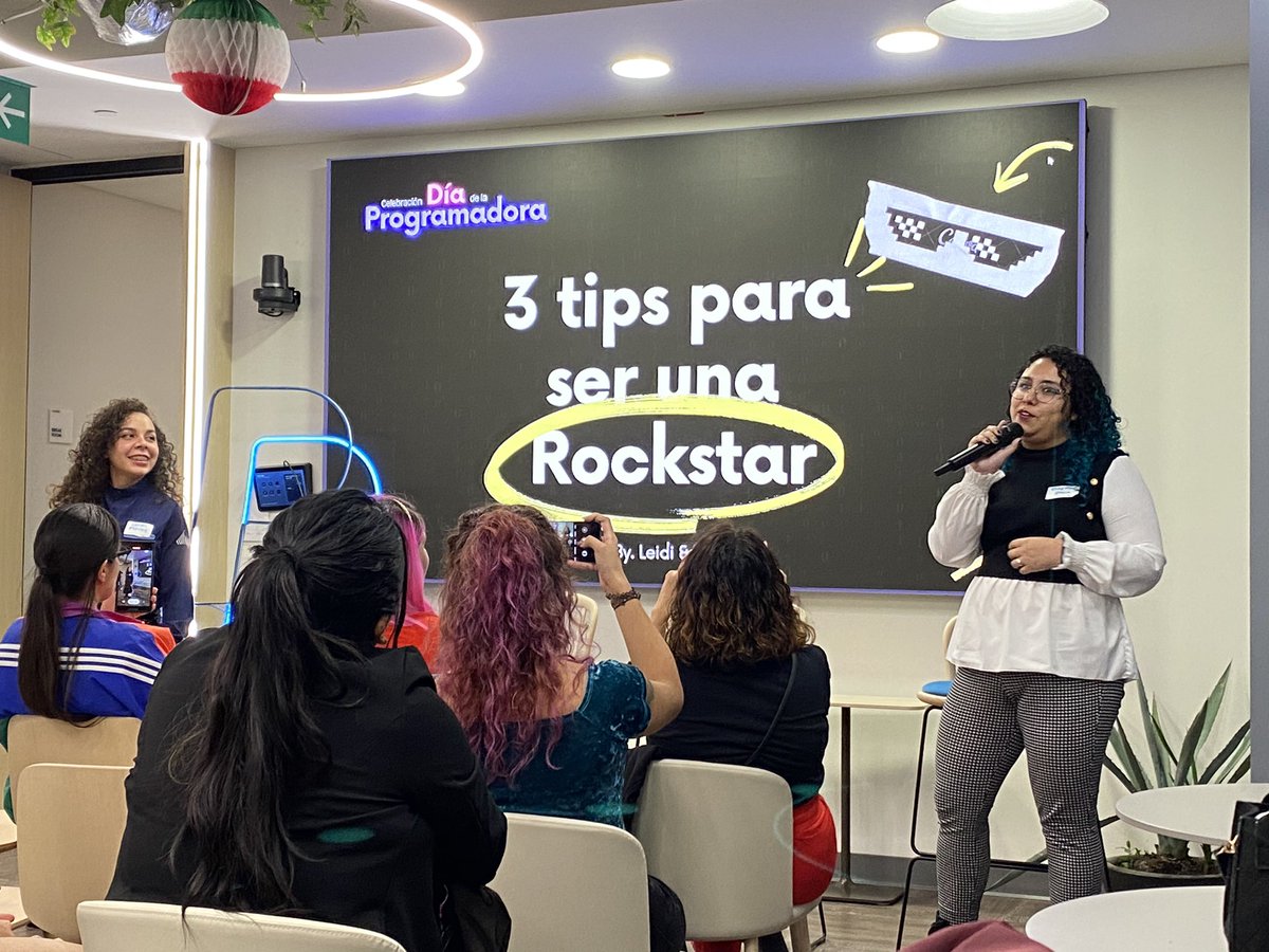 Y cerrando con broche de oro @leidie_dev y <a href="/daffytta/">Dafne Díaz</a> ✨💖 dándonos consejos para ser una rockstar ☺️💕🤩

¡Qué fabulosas son nuestras technolatinas! ☺️☺️ gracias <a href="/PayPal/">PayPal</a> gracias por el espacio 

#Technolatinas #TechnolatinasPayPal #PayPal  <a href="/PayPalMexico/">PayPal México</a>