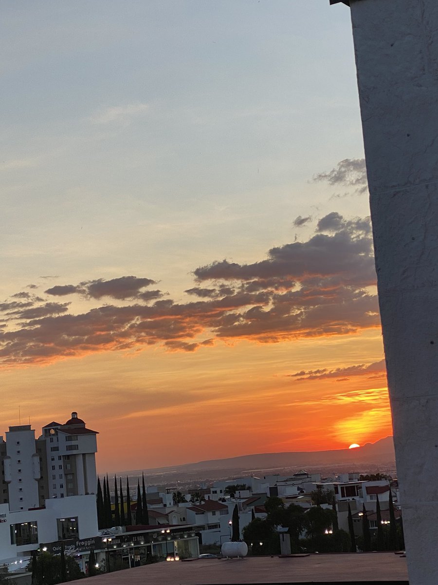 gerardo07mo's tweet photo. Hoy, en tu cumpleaños, nos regalaste un increíble atardecer. 👼🤍 https://t.co/rsyWXKUgKi