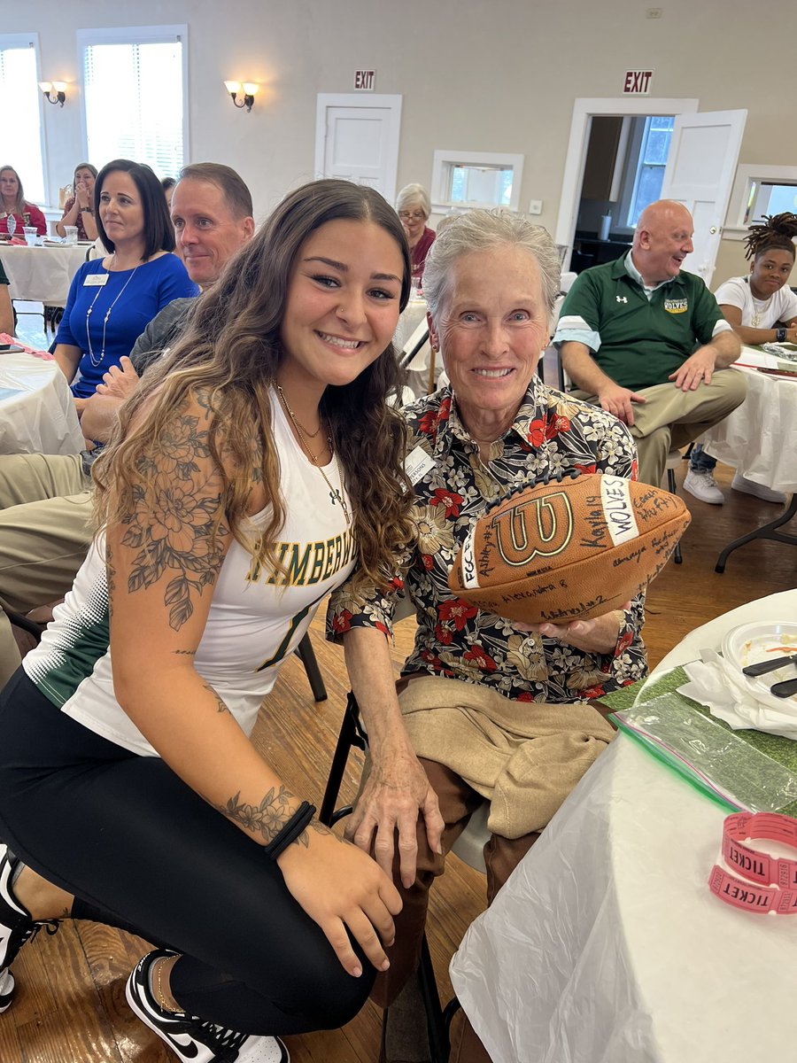 FGC_FlagFB's tweet photo. Sophomore QB @AshleyS_00 and Sophomore RB/R @ktaylor3_ attended the Altrussa monthly lunch on behalf of our program Thursday and represented our program with class. Great Ambassadors of FGC! #GatewayToGreatness #CommitToTheChase https://t.co/9NvilpdGCM