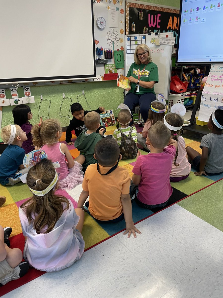 Happy Reading in the Schools Day from BES! What a beautiful day of reading and fun!
📚❤️
#readtosucceed #readingintheschools #readersareleaders