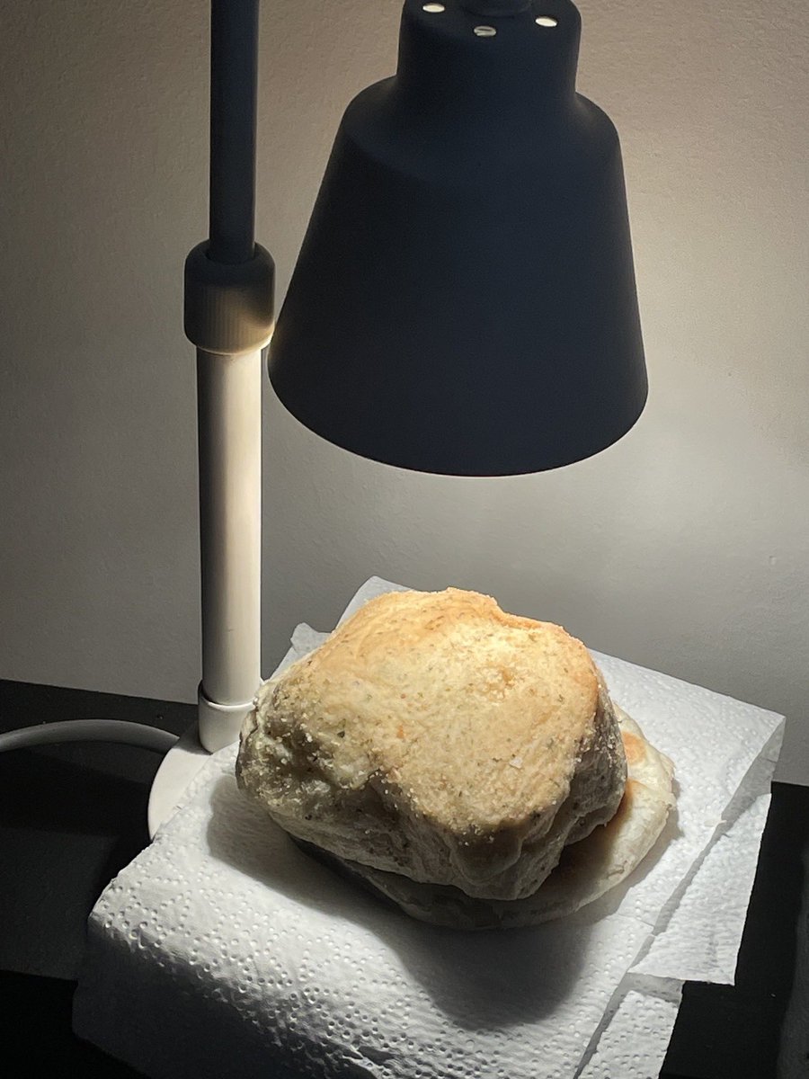 [🐲] piaya and pandesal breakfast served hot... via candle warmer.

#HORI7ON #호라이즌 #VINCI #빈치