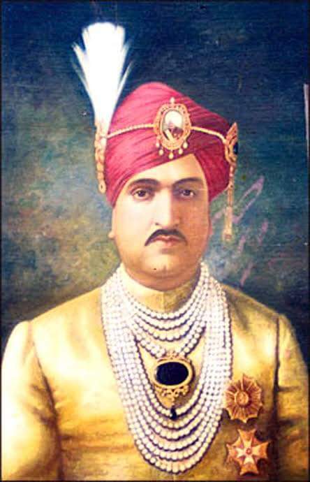 VoiceofDogras's tweet photo. Remembering #MaharajaHariSinghJi on his birth Anniversary.
#LongPost 👉Lesser known facts about #MaharajaHariSinghJi👇

👉 Maharaja Hari Singh inherited the vast state of J&amp;K comprising of the Jammu Province, Jägirs of Poonch &amp; Chenani, Province of Kashmir &amp; Frontier Provinces of https://t.co/3N6zRZKQiy