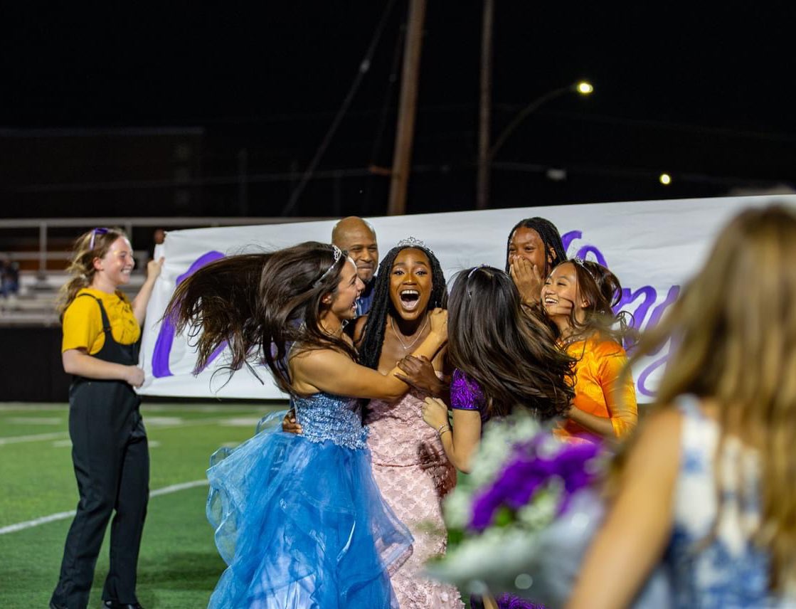 NorthtownNews's tweet photo. Congratulations to our Homecoming Queen Onyinye Onyemenam! 🥳👑 https://t.co/ILxWsyxo7y