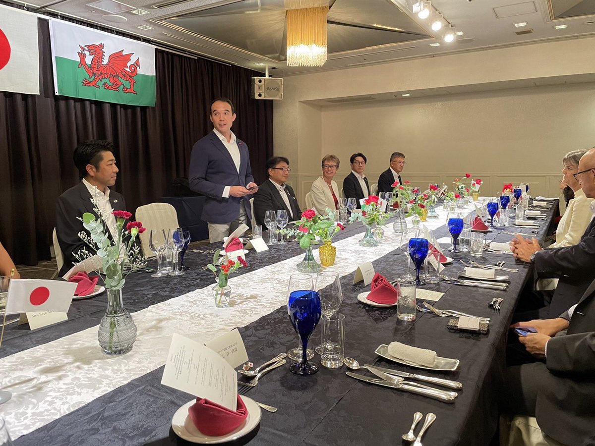 Wales_in_Japan's tweet photo. Business Walesレポート Part1: お城エクスポ2023を期に #姫路市長•#姫路商工会議所 のご協力で　#脱炭素化　に向けての協議を兼ね #駐日英国大使• #英国総領事•#英国政府観光庁 と共にウェールズ政府は地元企業の皆様と懇親会開催。姉妹城提携からビジネス連携へ前進。#水素エネルギー　#洋上風力 https://t.co/qKsqqMtiOg