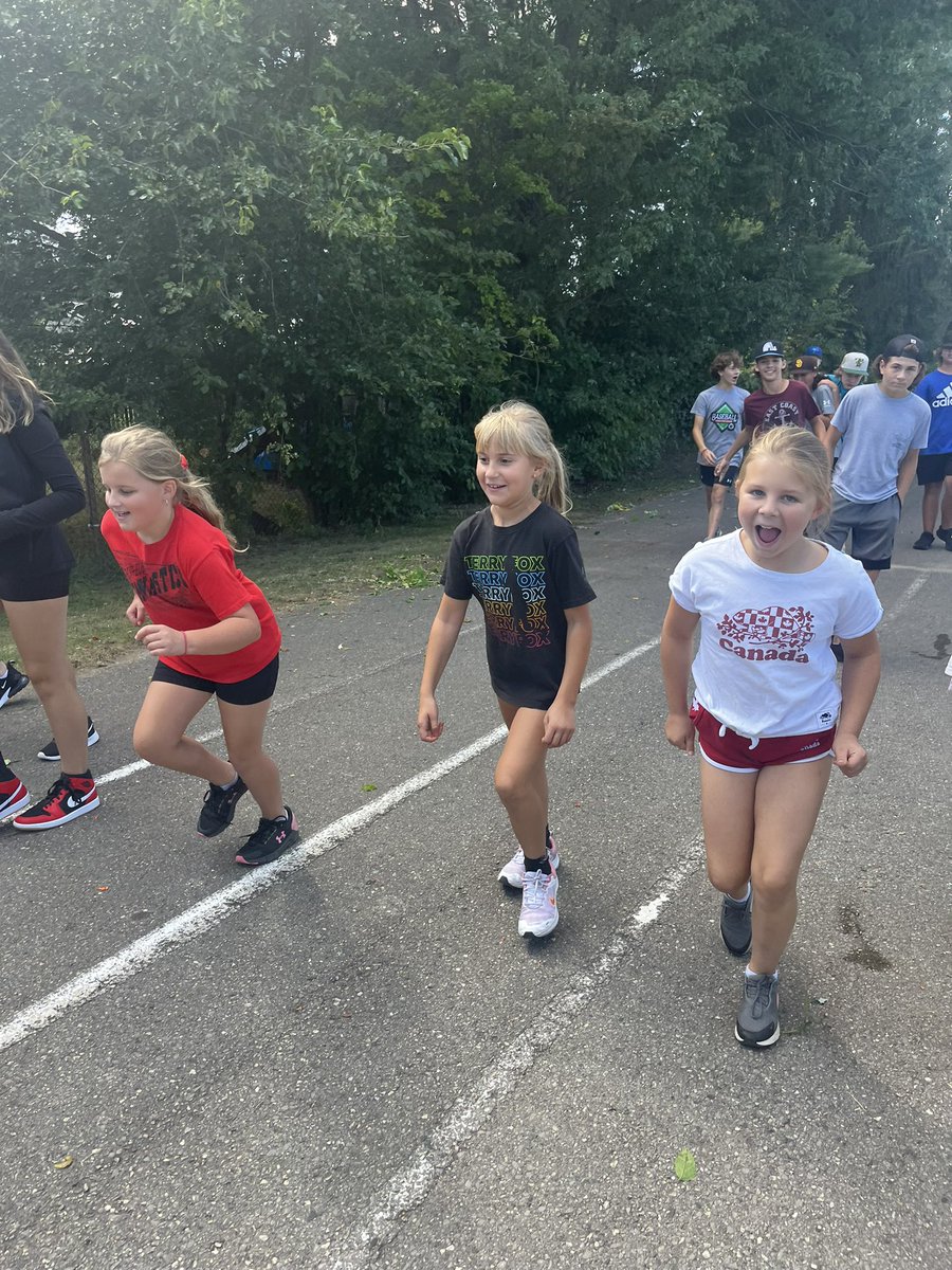 MazzottaMs's tweet photo. Davenport is running for…🍁@Davenport_PS @tvdsb #TerryFoxRun #DearTerry https://t.co/PyWCQZVGxg