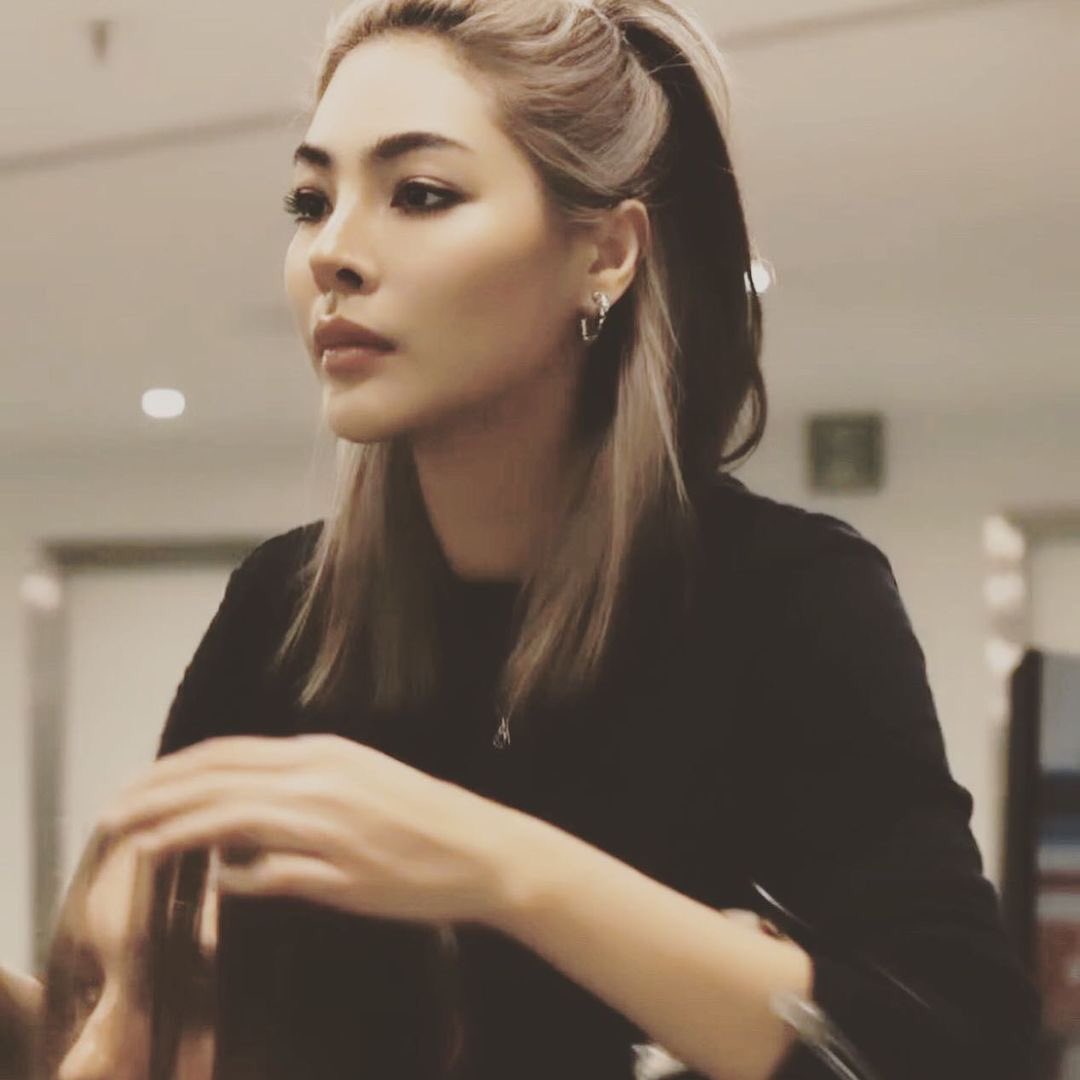 bringmefaye's tweet image. ผ่านไปแล้วสำหรับสัปดาห์ที่ 3 กับการเรียนด้านทรงผมที่ Sassoon Academy ของคุณมะลิ ขอให้ใช้วันหยุดอย่างมีความสุขนะคะ💛

#ฝ้ายสุภาพร
#faye_malisorn 
#sassoonacademy