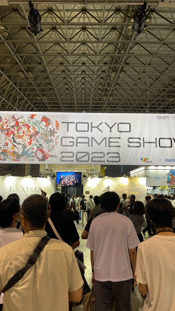 itemninegaming's tweet photo. We’re here at #TokyoGameShow checking out the show floor what should we play first !!! https://t.co/V2FJzK7vaL