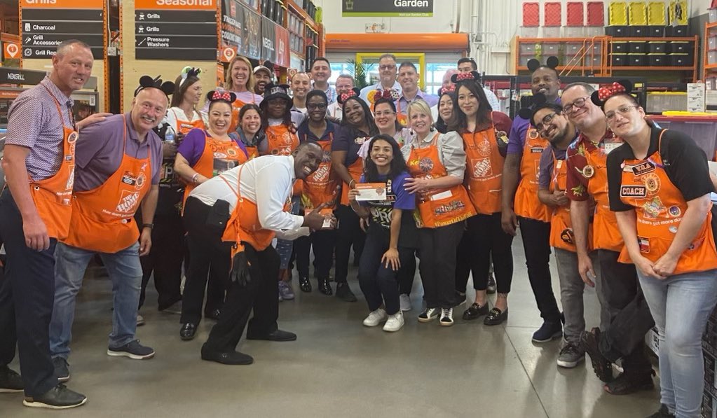 Samantha (@samantha_raet) on Twitter photo The Gulf is 🔥 FIRED UP 🔥Thank you <a href="/AMCTHD/">Ann-Marie Campbell</a> , <a href="/kelly_mayhall/">Kelly Mayhall</a> , Rachel , <a href="/bjp84/">BJ Powers</a> & friends for joining us at Gulfgate #6509 to witness some of our passion here in D92! It was a pleasure having you in our “home” ! 🧡 The Gulf is 🔥 FIRED UP 🔥Thank you <a href="/AMCTHD/">Ann-Marie Campbell</a> , <a href="/kelly_mayhall/">Kelly Mayhall</a> , Rachel , <a href="/bjp84/">BJ Powers</a> & friends for joining us at Gulfgate #6509 to witness some of our passion here in D92! It was a pleasure having you in our “home” ! 🧡