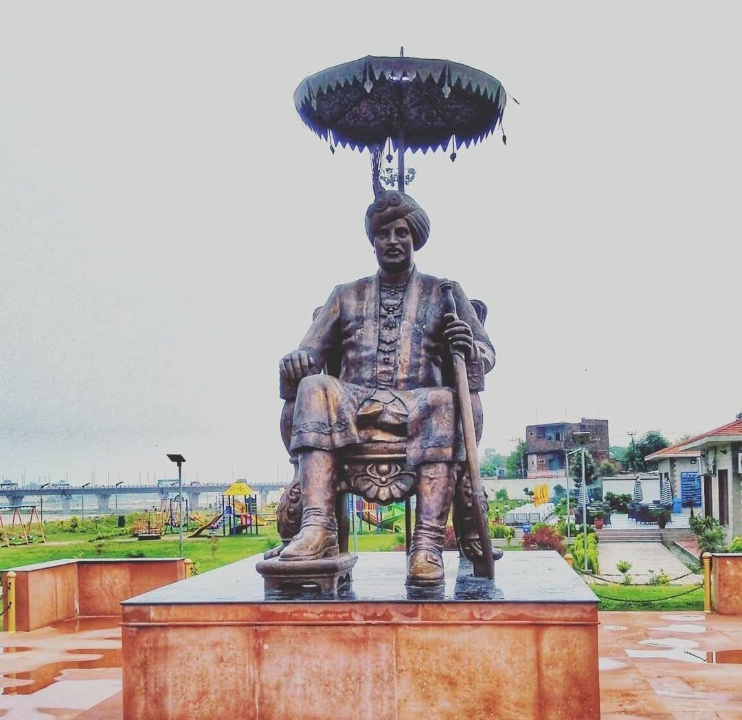 wordsbyutkarsh's tweet photo. महाराजा हरि सिंह जी के जन्मदिवस पर डोगरा राज्य के प्रत्येक नागरिक को ढ़ेर सारी शुभकामनायें । 🙏
#MaharajaHariSingh https://t.co/WsSAEIZrTS