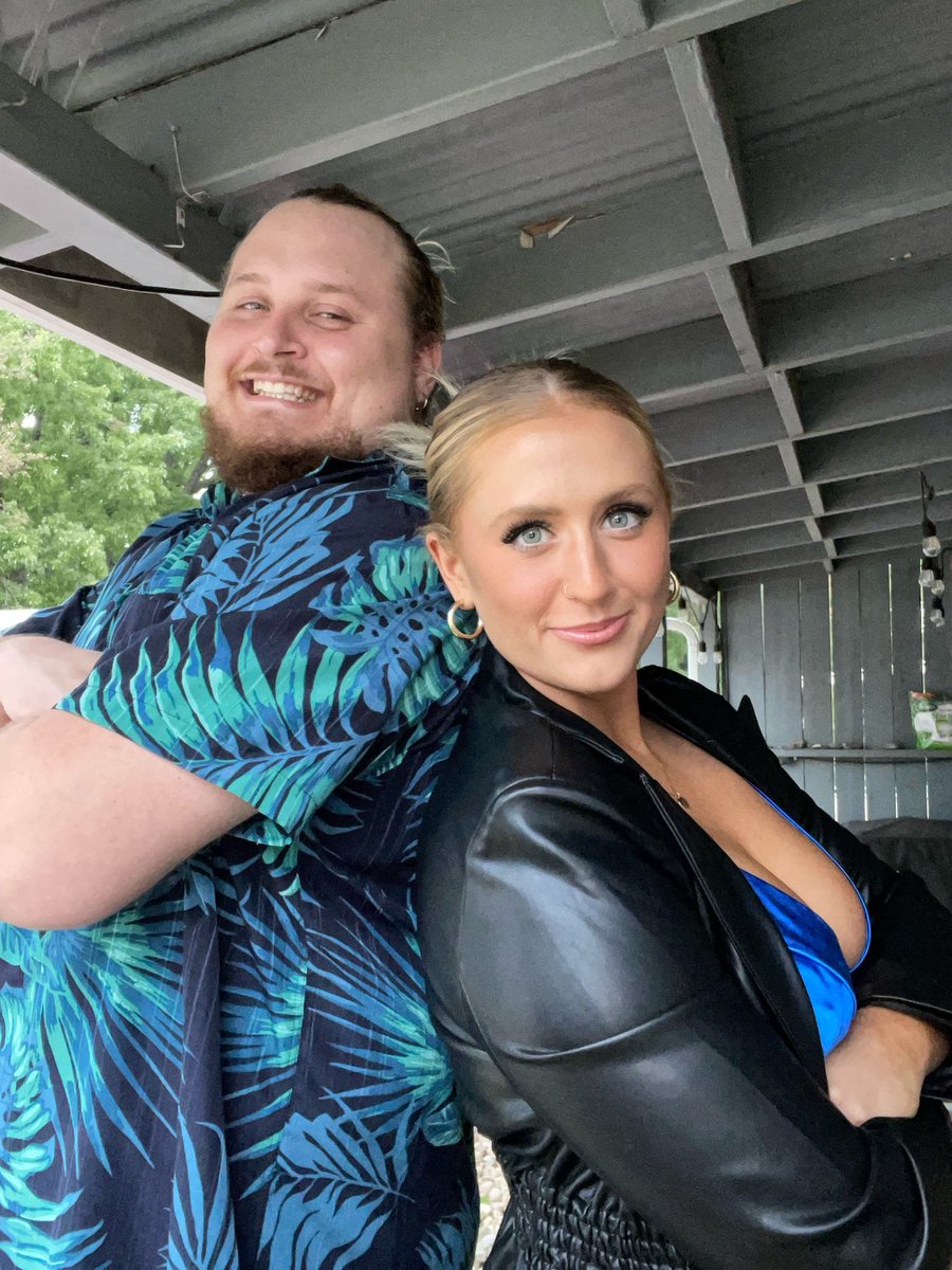 TheBigAndSexy70's tweet image. We’ve been dating for 2 years now. I love this picture. Makes us look like we have a tv show about being roommates