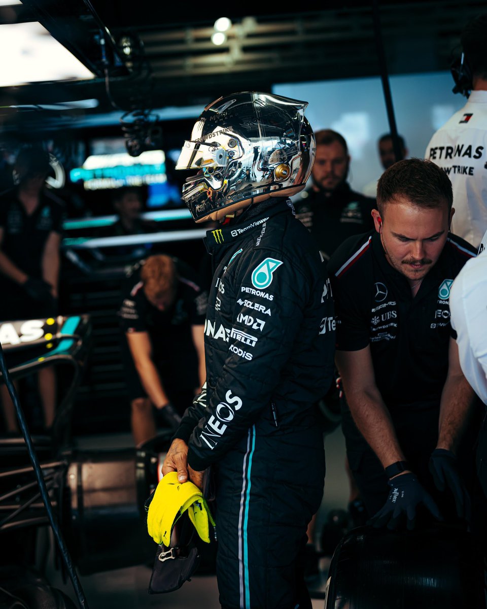 IL EST LÀ ! 

Le casque spécial de Lewis Hamilton est présent à partir d’aujourd’hui. Une oeuvre d’art magnifique 🤩

#F1 #JapaneseGP