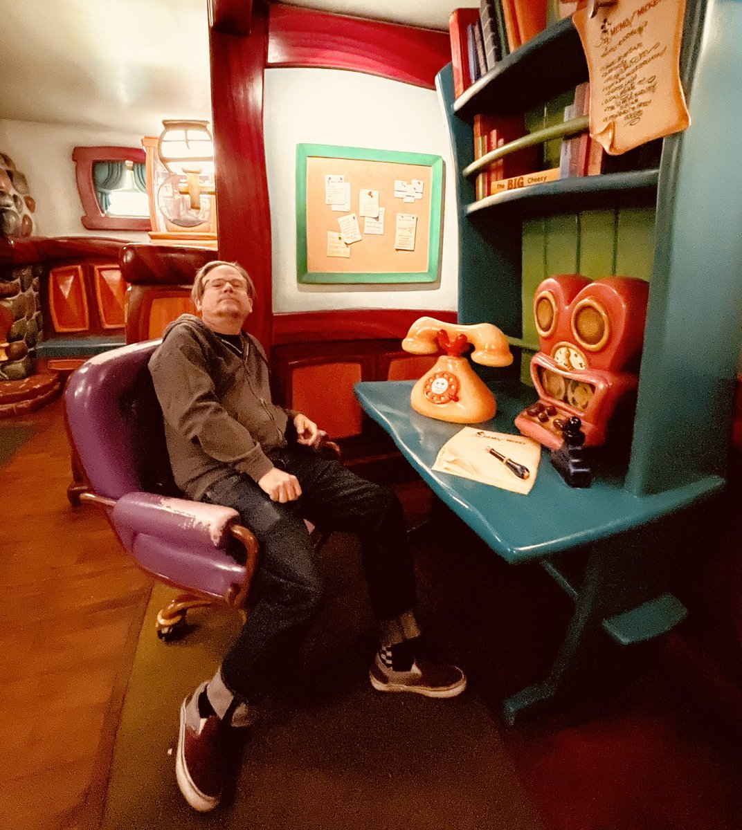 Mickey Mouse asked me to meet at his office to sign paperwork - “Selling a House to a Mouse” DRE 01393337 @sothebysrealty @disneyland #realestate #mickeymouse #sircletheglobe #sirnewdev #Community