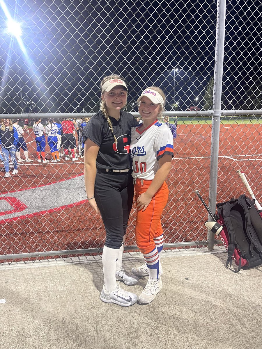 I always love seeing school ball teammates at camps working their process!!🥎 <a href="/lwhitaker00/">laila whitaker</a> <a href="/RedPride_SB/">Plainfield Softball</a>