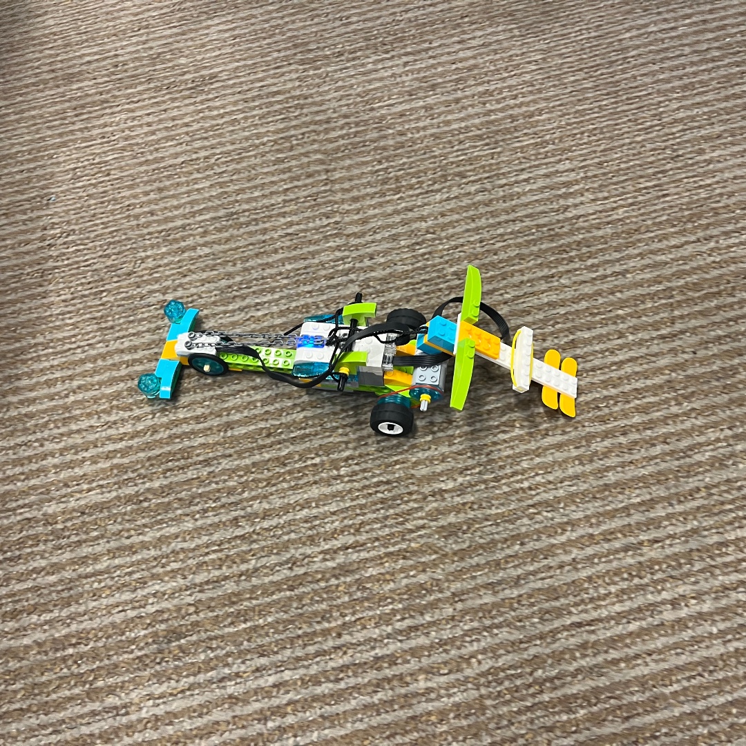 schooltribe1's tweet photo. We built F1-style race cars and learned that speed, strength, and durability can change when components in the build are changed.  #STEMEducation #HandsOnLearning #MechanicalEngineering #SpeedAndStrength #EngineeringLife #AutomotiveTech #TAC https://t.co/osMaE47Vvi