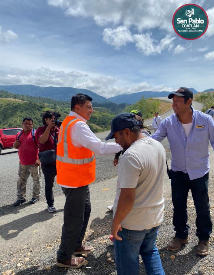 Fue un gusto saludar durante su recorrido de supervisión de la Autopista B. Larga-Ventanilla a nuestro Gobernador <a href="/salomonj/">Salomón Jara Cruz</a> y al Secretario <a href="/jorgenunol/">Jorge Nuño Lara</a> 
Reafirmamos el compromiso de cuadyubar en el desarrollo de nuestra región y nuestro Estado.
#SanPabloelCorazondelosCoatlanes
