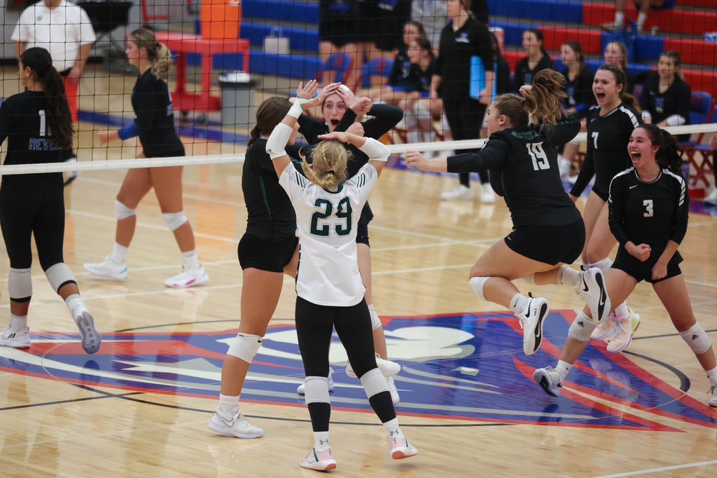 How about our amazing program this week? This energy and emotion is EVERYTHING! ♥️ #CompetitiveGreatness